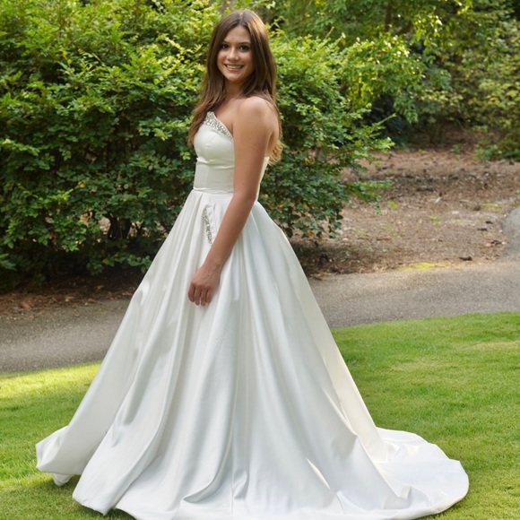 Sherri hill pageant dress strapless white - Picture 14 of 14